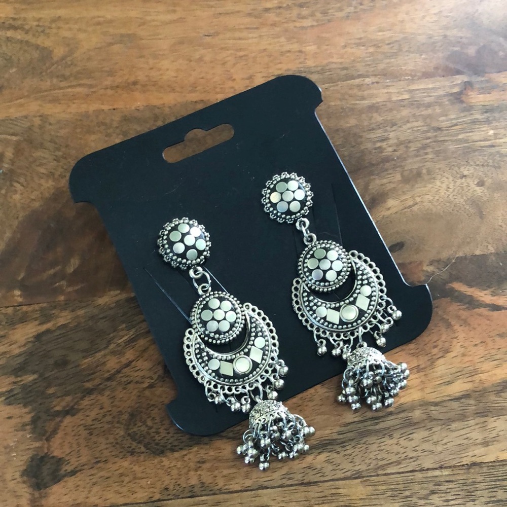 Gorgeous boutique silver earrings